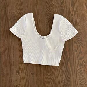 Aritzia Babaton White/cream rubbed cropped shirt
